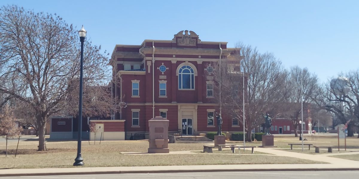 A photo of the historic Kiowa County Courthouse in Hobart, Oklahoma.